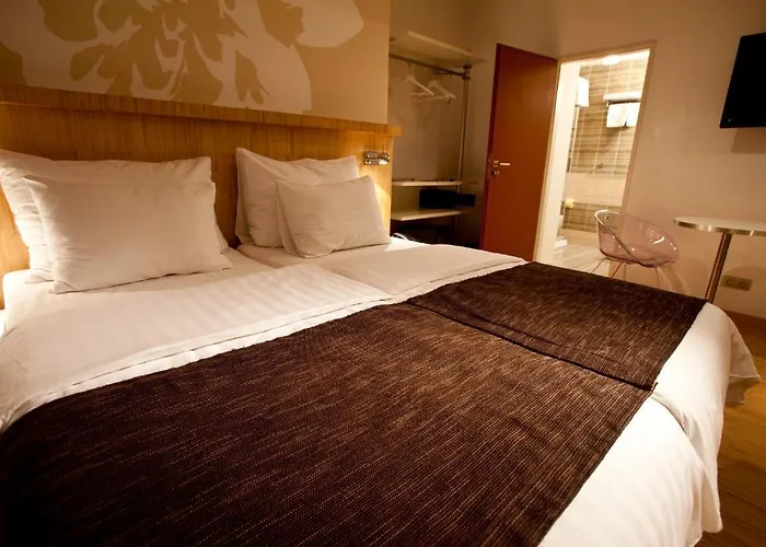 Dahlia Hotell 3*